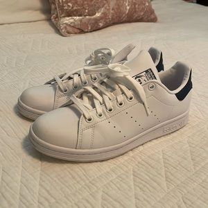 Stan Smith 7.5, Women’s White/Navy adidas